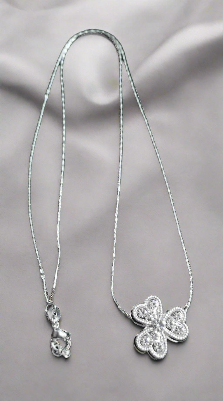 Clover chain necklace