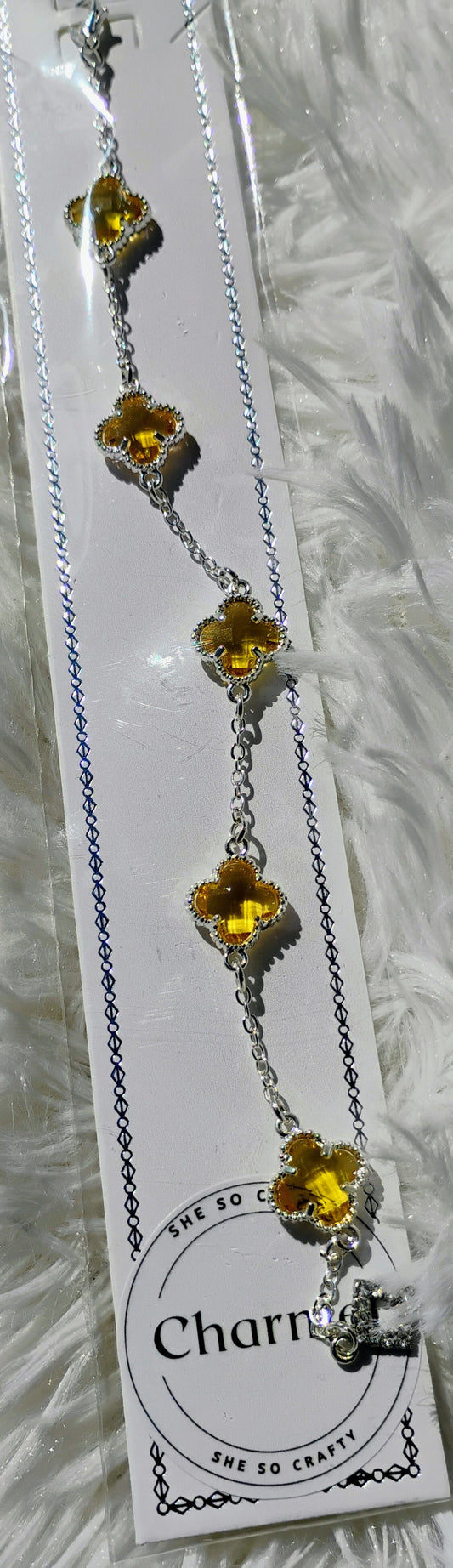 Beautiful clover bracelet