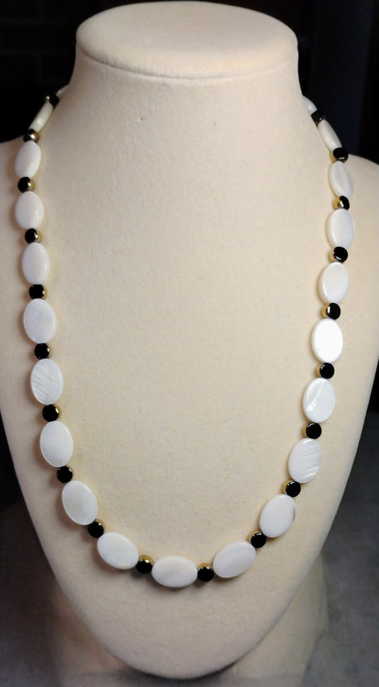 Shell pearl necklace