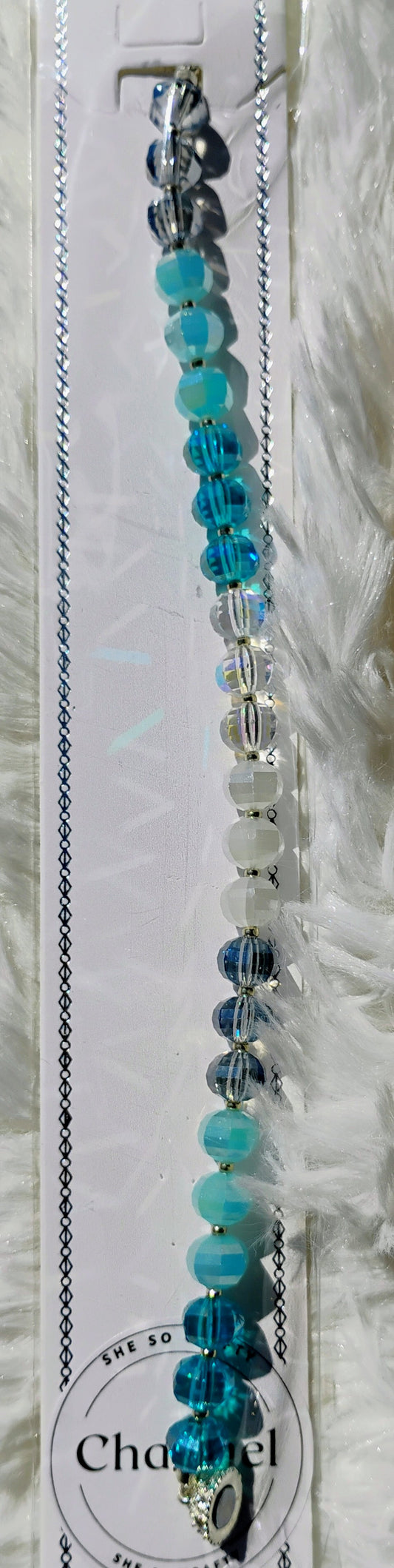 Pretty multicolored bracelet with magnetic closure