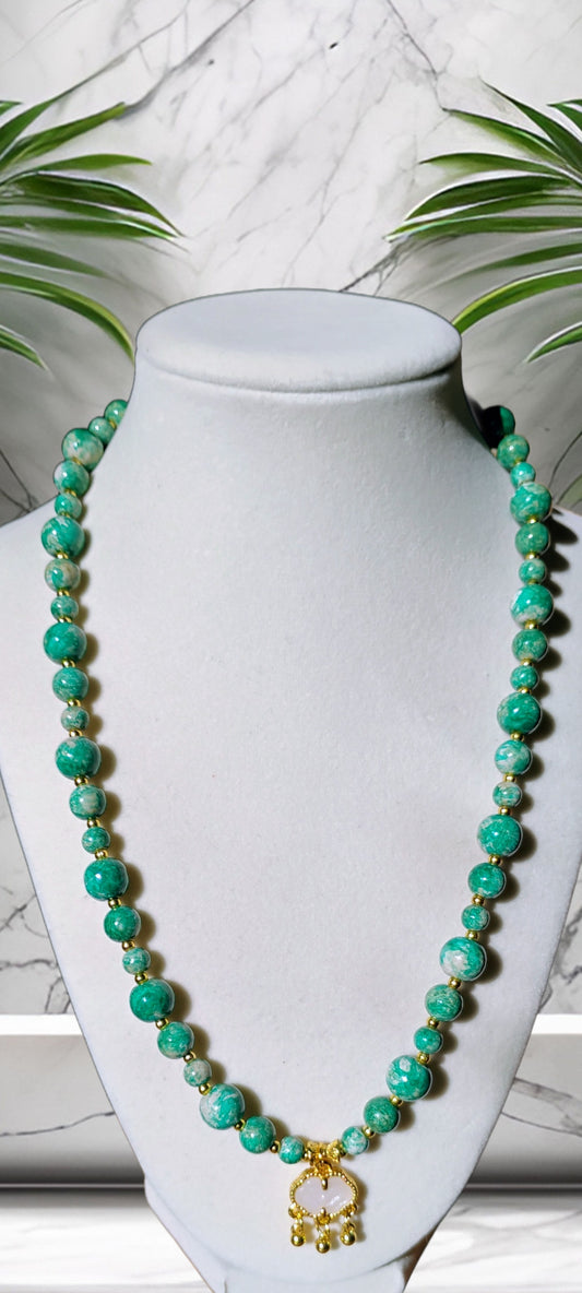 Pretty green marble necklace